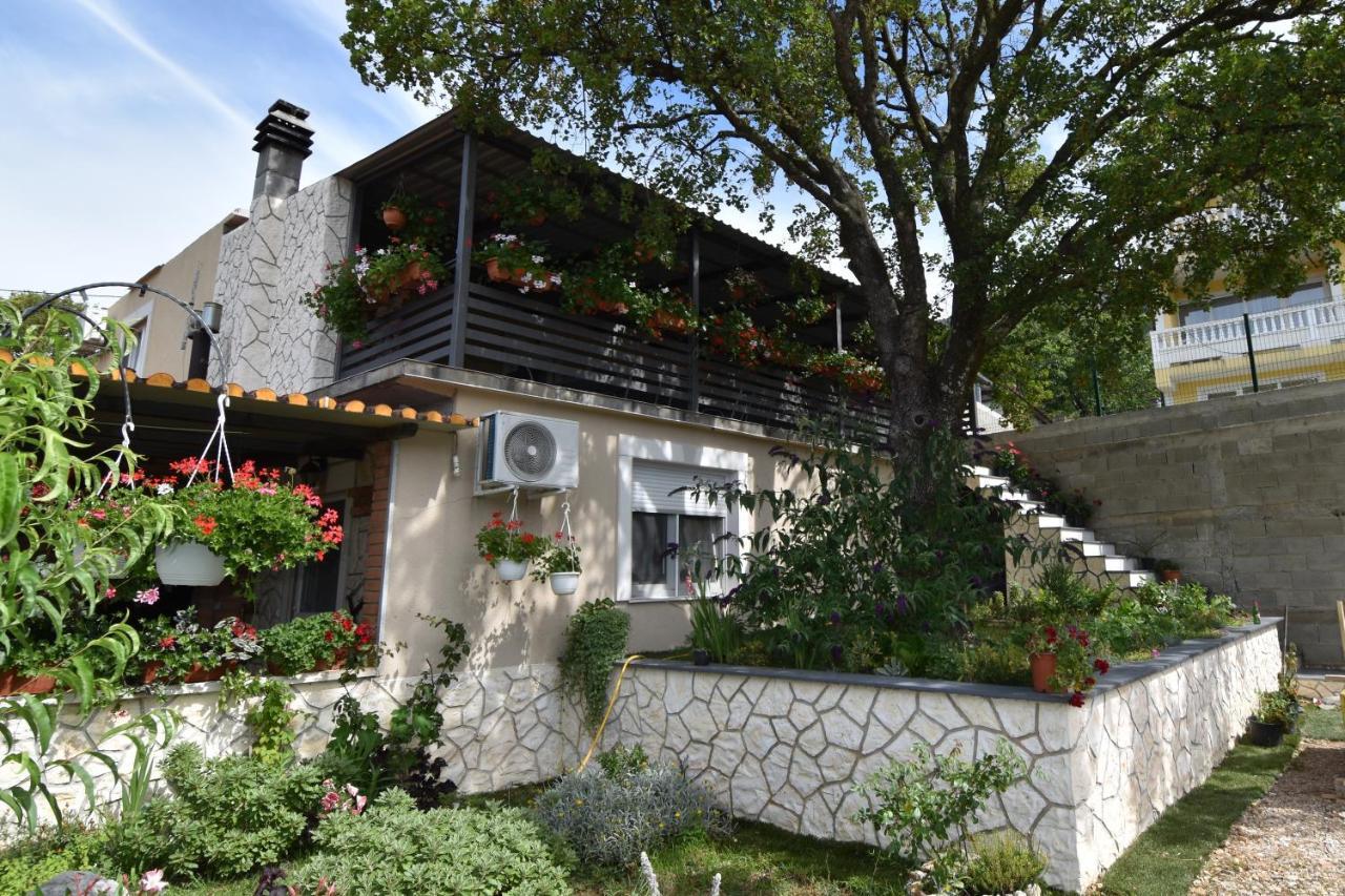 Vacation Home Vesna บริบีร์ ภายนอก รูปภาพ